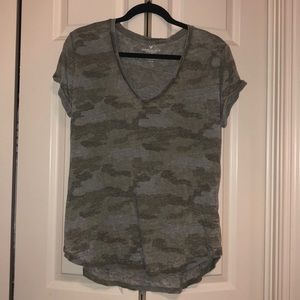 American Eagle faded camo short sleeve tee!